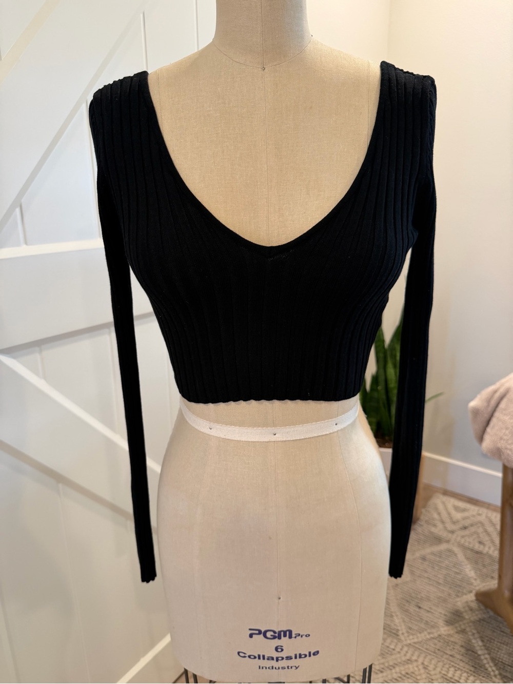 Hera Collection Black Knit Top - Crew Neck